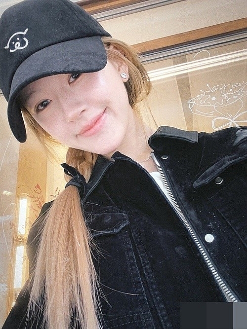 Cuộc sống của mỹ nữ xuyên không Triệu Lộ Tư trước ồn ào tố công ty