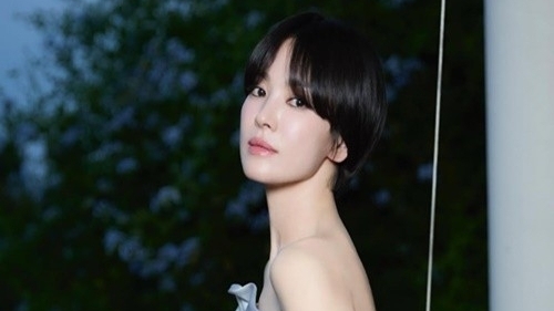 Song Hye Kyo đẹp trong veo thời thanh xuân, quyến rũ ở tuổi U45