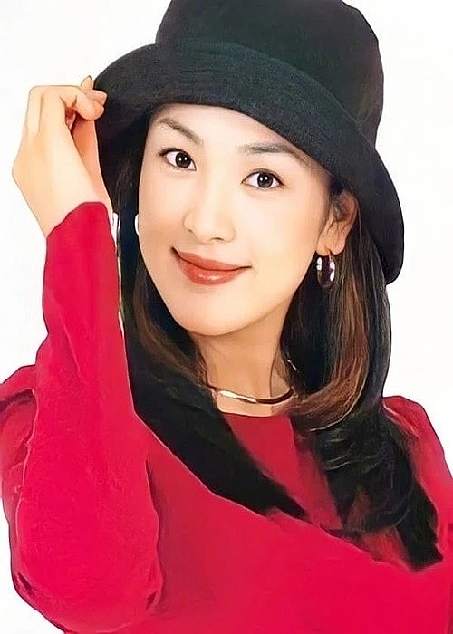 Song Hye Kyo đẹp trong veo thời thanh xuân, quyến rũ ở tuổi U45