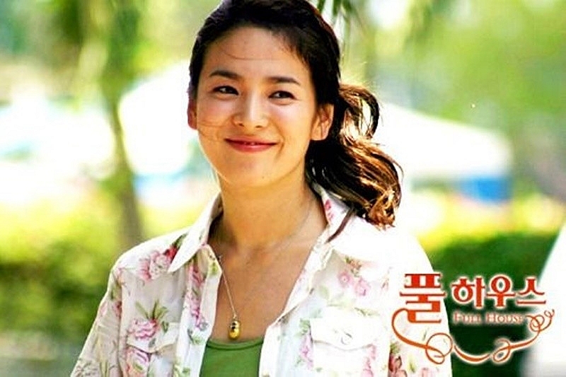 Song Hye Kyo đẹp trong veo thời thanh xuân, quyến rũ ở tuổi U45