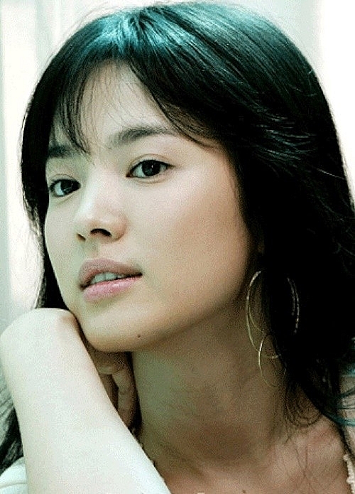 Song Hye Kyo đẹp trong veo thời thanh xuân, quyến rũ ở tuổi U45