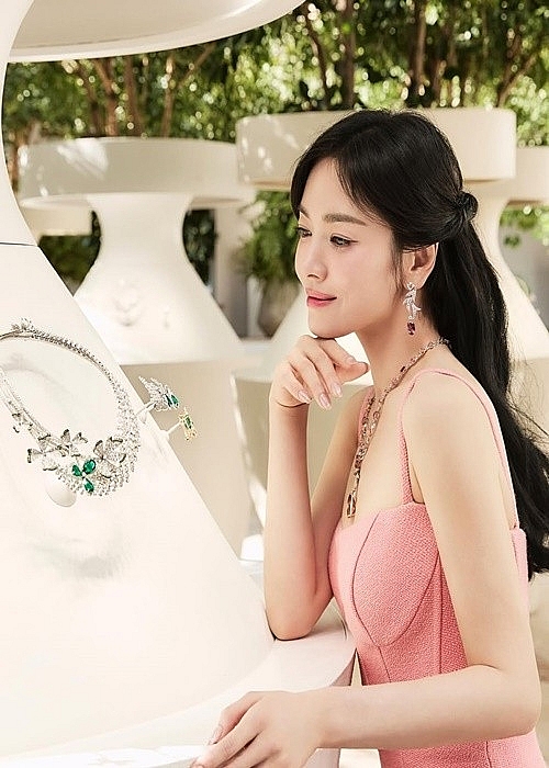 Song Hye Kyo đẹp trong veo thời thanh xuân, quyến rũ ở tuổi U45
