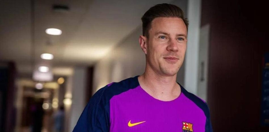 Barca tước băng đội trưởng của thủ môn Ter Stegen