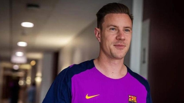 Barca tước băng đội trưởng của thủ môn Ter Stegen