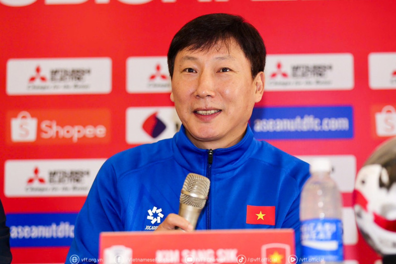 ‘HLV Kim Sang Sik hưởng lợi khi Shin Tae Yong bị sa thải’