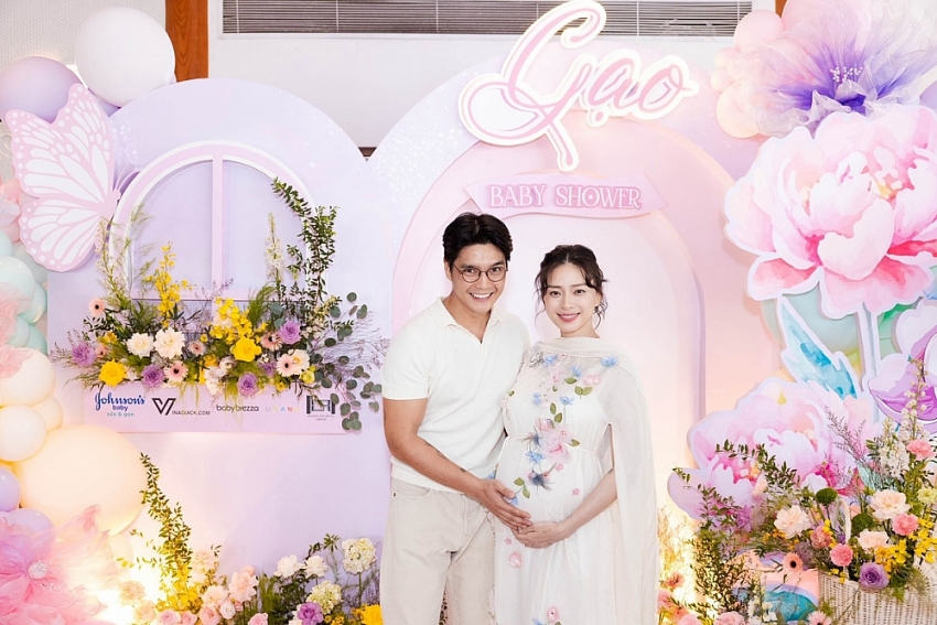 Hình ảnh Ngô Thanh Vân - Huy Trần bên con gái đầu lòng Hình ảnh Ngô Thanh Vân - Huy Trần bên con gái đầu lòng