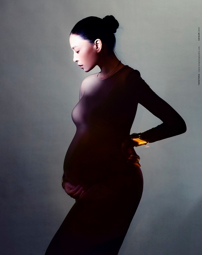 Hình ảnh Ngô Thanh Vân - Huy Trần bên con gái đầu lòng Hình ảnh Ngô Thanh Vân - Huy Trần bên con gái đầu lòng