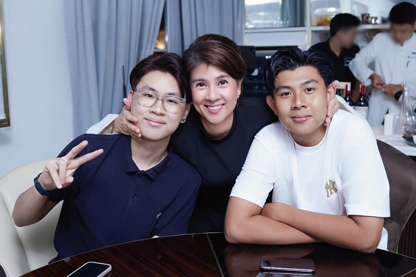 Hai quý tử bảnh như hotboy của Phước Sang - Kim Thư