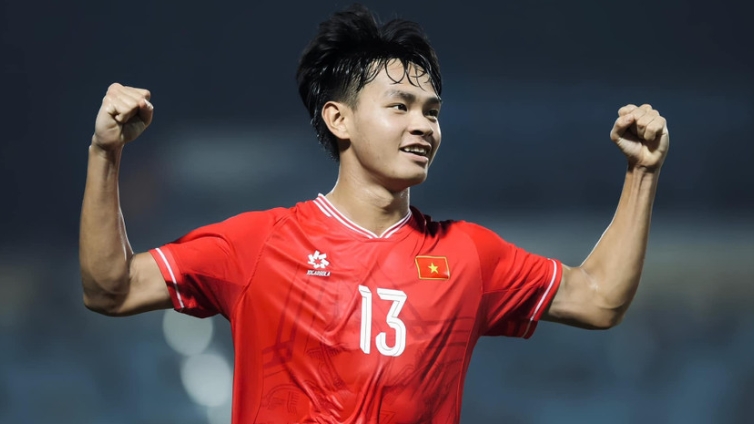 HLV Kim Sang Sik đón loạt tin vui từ học trò cưng