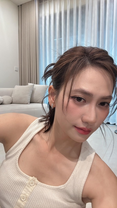 Phương Anh Đào gây sốt với khoảnh khắc cận mặt đẹp đến “vô thực”