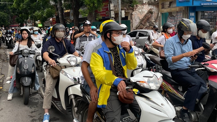 2 luồng ý kiến về quy định cấm xe máy chạy xăng lưu thông trong vành đai 1 Hà Nội