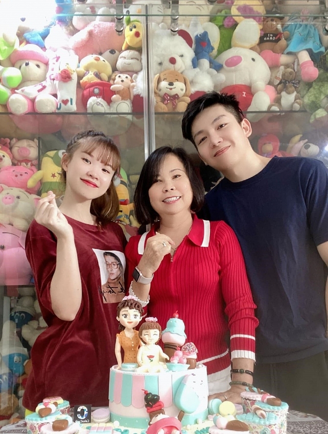 Nhan sắc gợi cảm của ca sĩ Khởi My