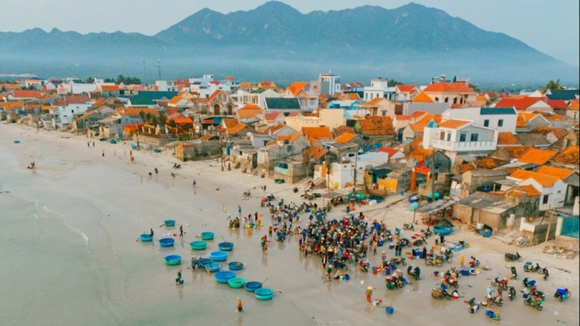 Làng chài Ninh Thủy có gì khiến du khách mê mẩn?