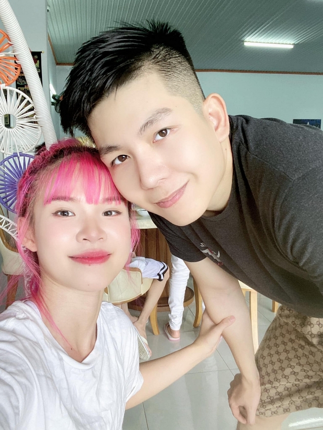 Nhan sắc gợi cảm của ca sĩ Khởi My