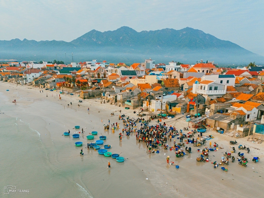 Làng chài Ninh Thủy có gì khiến du khách mê mẩn?