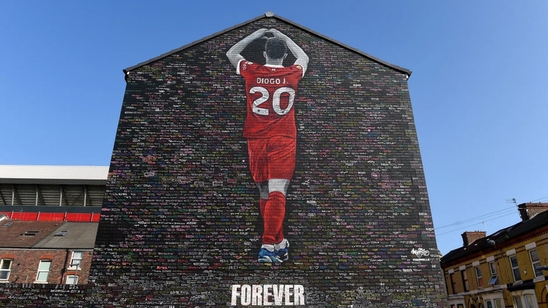Liverpool tri ân tiền vệ xấu số Jota ở trận mở màn Ngoại hạng Anh