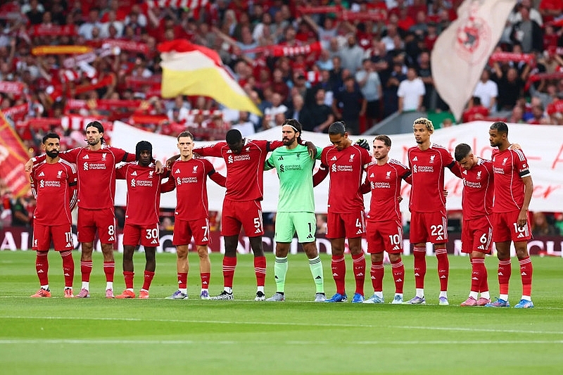 Liverpool tri ân tiền vệ xấu số Jota ở trận mở màn Ngoại hạng Anh