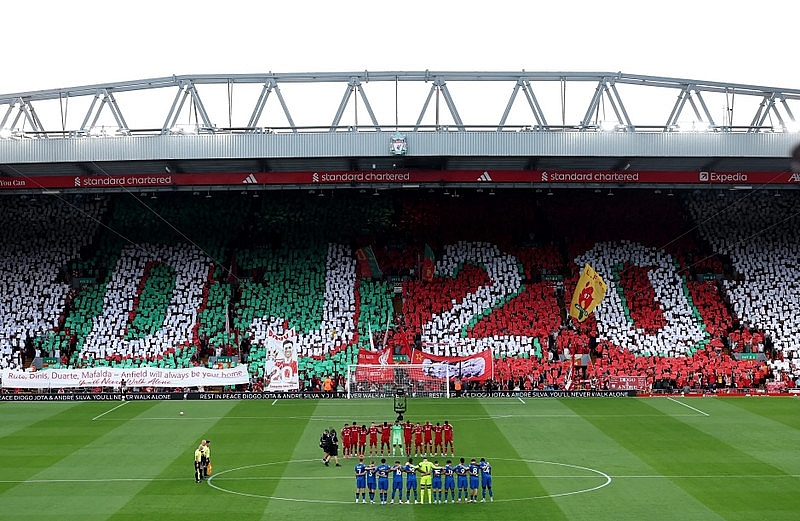 Liverpool tri ân tiền vệ xấu số Jota ở trận mở màn Ngoại hạng Anh