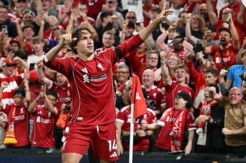 Liverpool tri ân tiền vệ xấu số Jota ở trận mở màn Ngoại hạng Anh