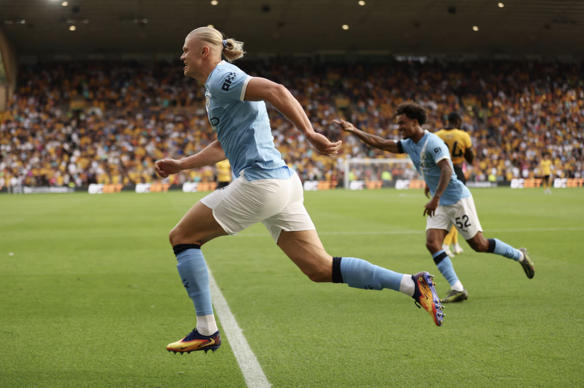 Man City thắng đậm Wolves ngày ra quân Ngoại hạng Anh