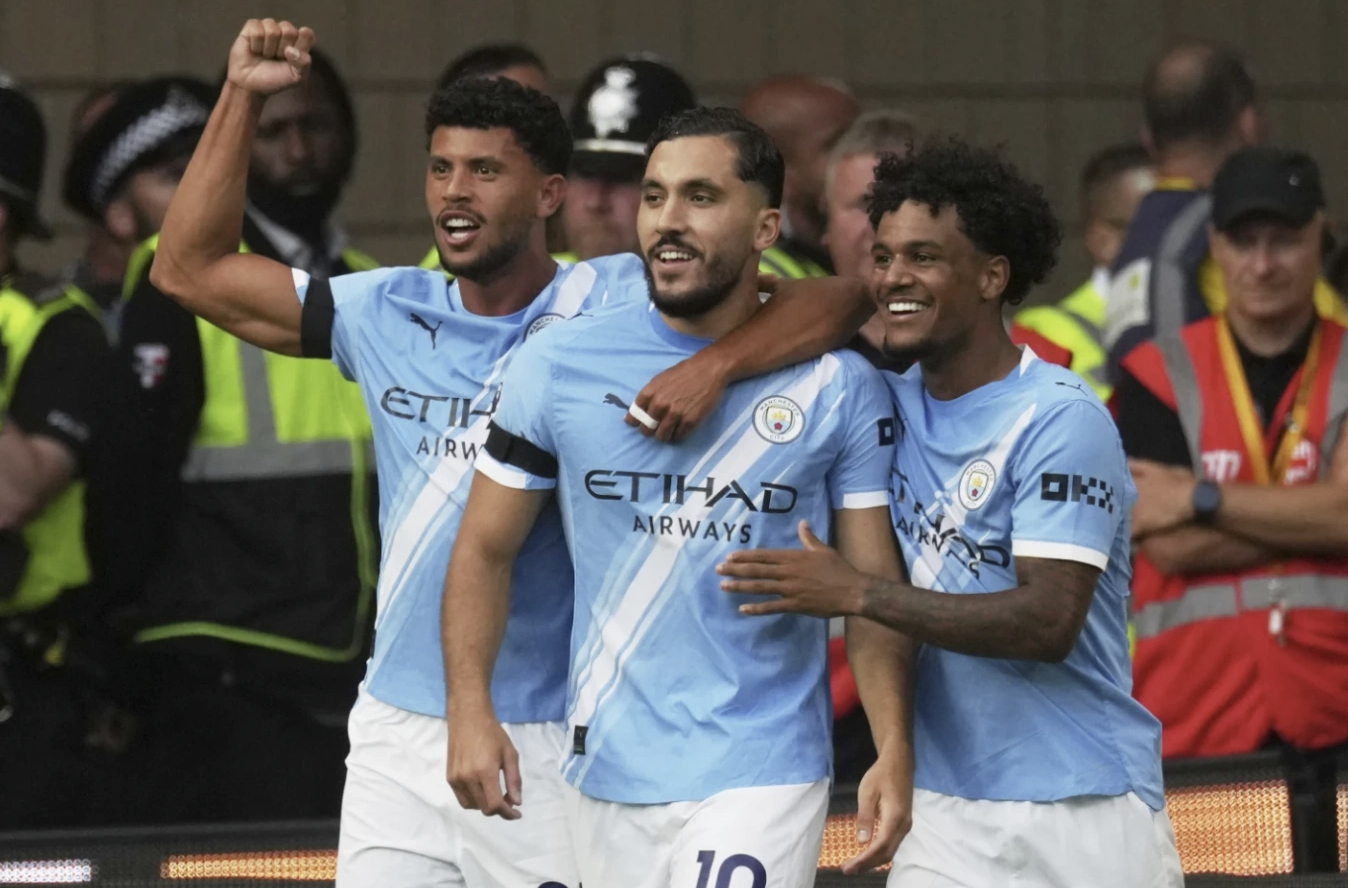 Man City thắng đậm Wolves ngày ra quân Ngoại hạng Anh