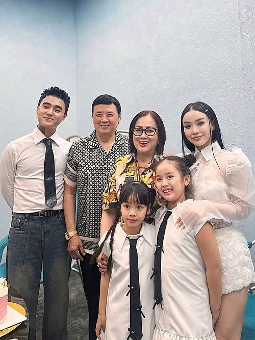 Rapper Đạt G - Bảo Ngọc dính như sam sau đám cưới