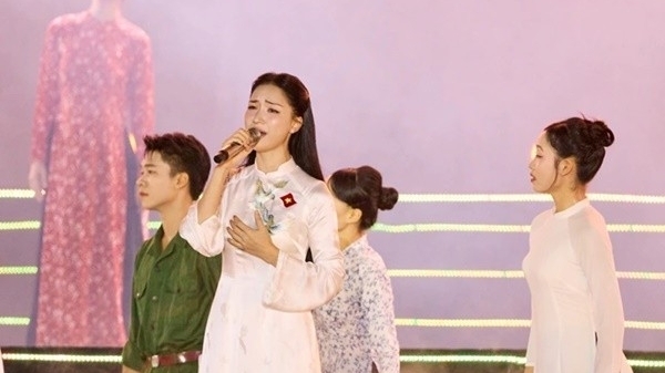 Hòa Minzy chia sẻ về ca khúc “Nỗi đau giữa hòa bình”