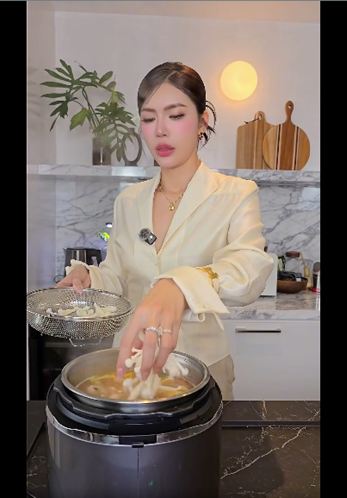 Cuộc sống của Minh Tú và chồng Tây trong căn hộ cao cấp