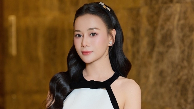 Phương Oanh tự tin khoe vóc dáng nuột nà sau khi làm mẹ