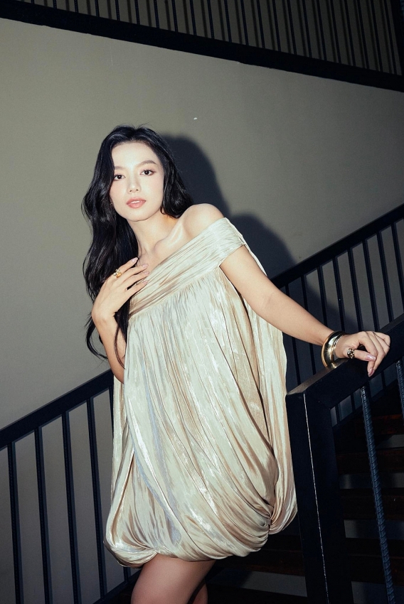 Nhan sắc xinh đẹp của Lê Hạ Anh “Mưa đỏ”