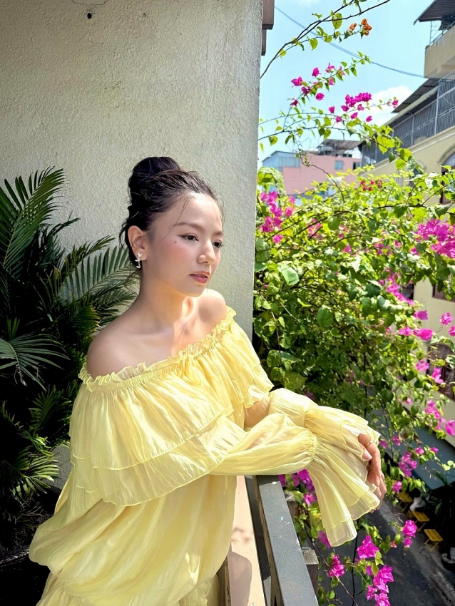 Nhan sắc xinh đẹp của Lê Hạ Anh “Mưa đỏ”