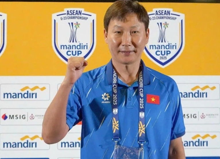 HLV Kim Sang Sik khó dẫn dắt tuyển Việt Nam trong tháng 9