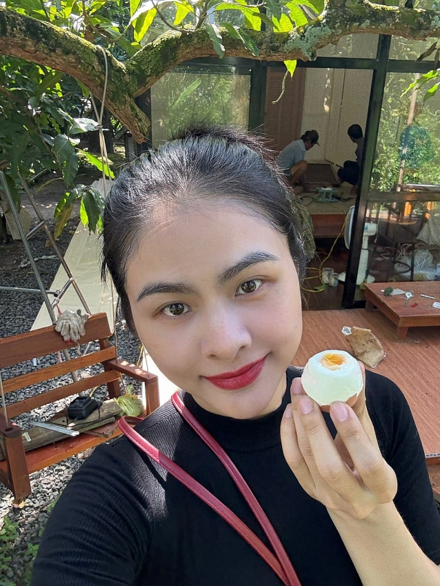 Nhan sắc Vân Trang U40, mẹ 4 con vẫn như “tiên nữ giáng trần”
