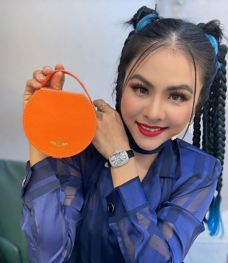 Nhan sắc Vân Trang U40, mẹ 4 con vẫn như “tiên nữ giáng trần”