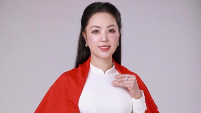 Hoa hậu Hoàng Thu Thủy xinh đẹp trong bộ ảnh kỷ niệm 80 năm Quốc khánh 2/9