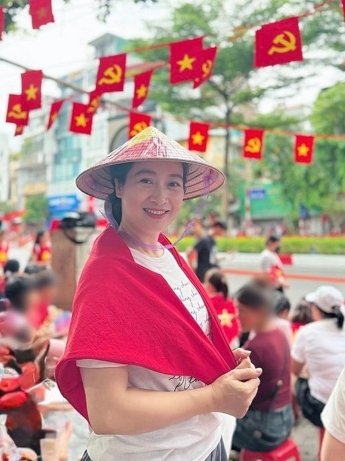 Sao Việt háo hức xem buổi tổng hợp luyện diễu binh