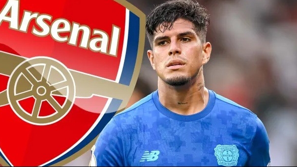 Arsenal nhắm kích hoạt điều khoản 52 triệu bảng Anh với Piero Hincapie