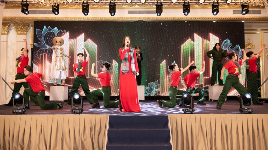 Thí sinh Miss Grand Vietnam 2025 lan tỏa tinh thần yêu nước