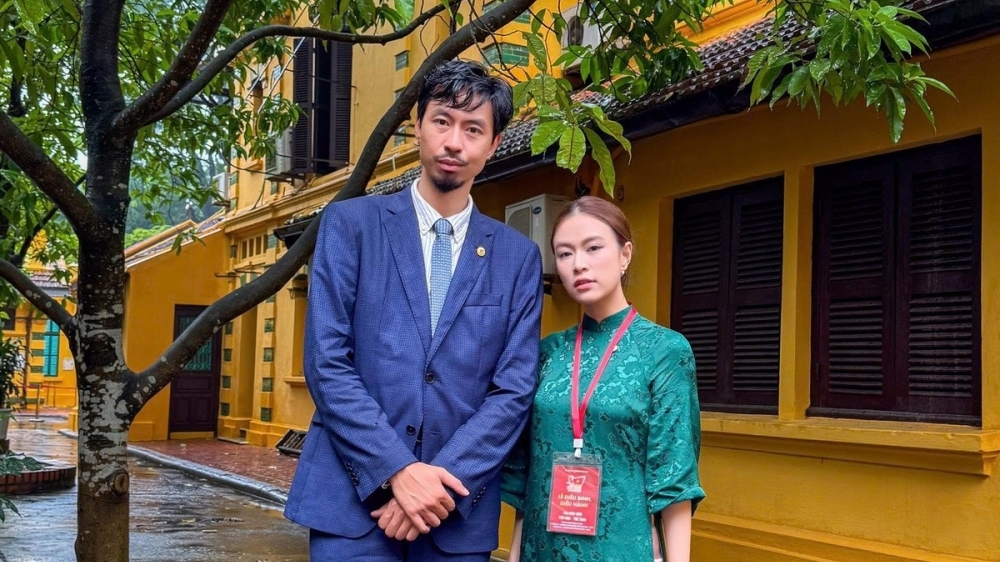 Hoàng Thùy Linh - Đen Vâu cùng dàn nghệ sĩ viếng Lăng Bác