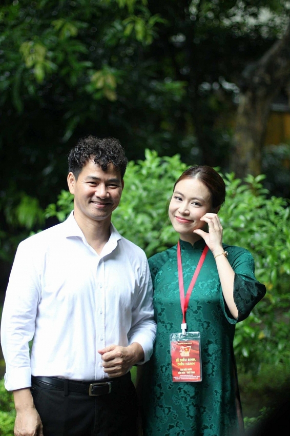 Hoàng Thùy Linh - Đen Vâu cùng dàn nghệ sĩ viếng Lăng Bác