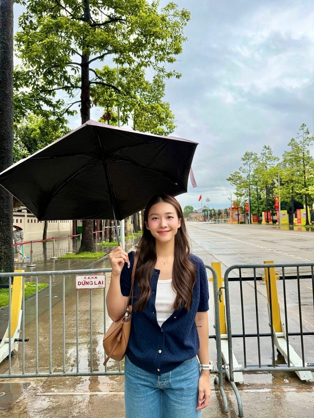 Hoàng Thùy Linh - Đen Vâu cùng dàn nghệ sĩ viếng Lăng Bác