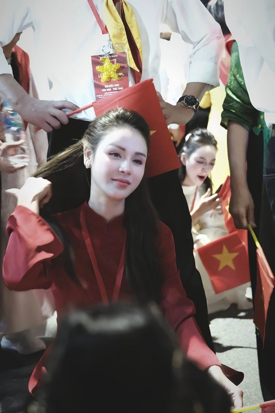 Diễn viên Lương Thu Trang xinh đẹp hút mọi ống kính trong nhiệm vụ A80