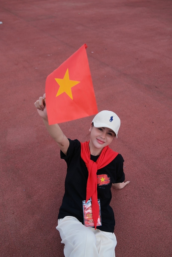 Diễn viên Lương Thu Trang xinh đẹp hút mọi ống kính trong nhiệm vụ A80