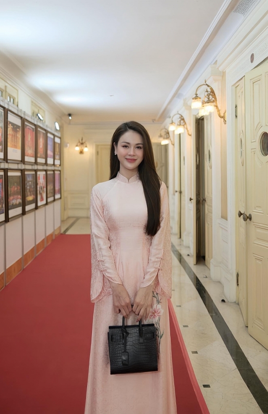 Diễn viên Lương Thu Trang xinh đẹp hút mọi ống kính trong nhiệm vụ A80