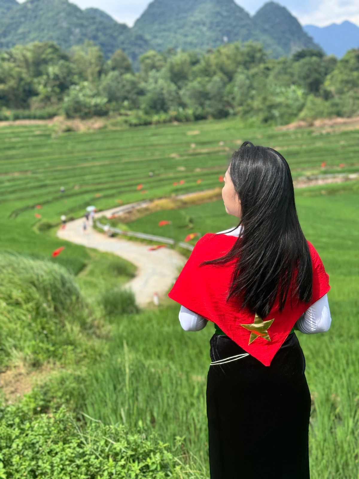 Sắc đỏ giữa ruộng bậc thang Pù Luông điểm hẹn du lịch dịp 2/9