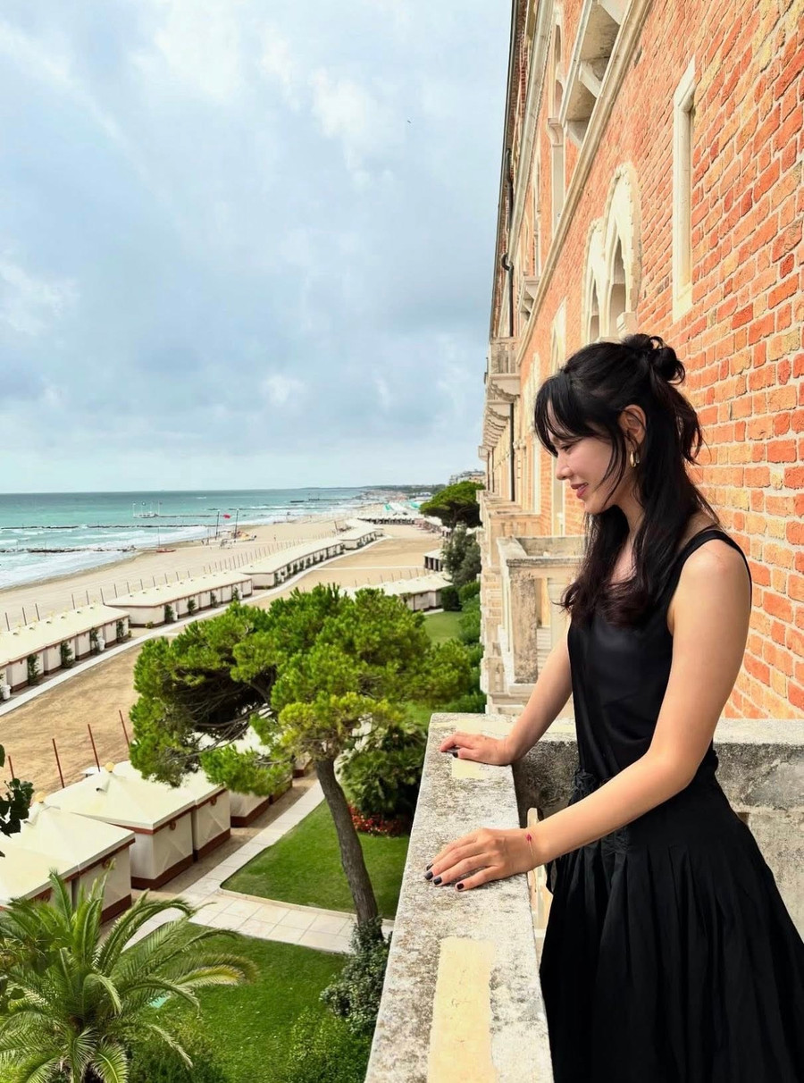 Xuất hiện tại Venice, ngoại hình của Son Ye Jin khiến fan trầm trồ
