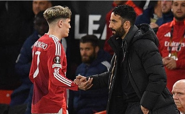 Man United bán ngôi sao với giá không tưởng