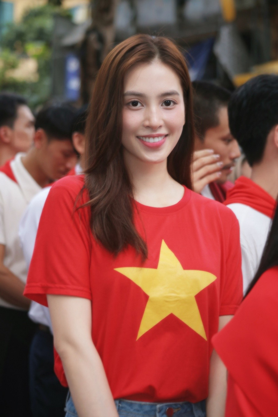 Tiểu Vy cùng Bảo Ngọc vinh dự tham gia diễu hành tại Quảng trường Ba Đình
