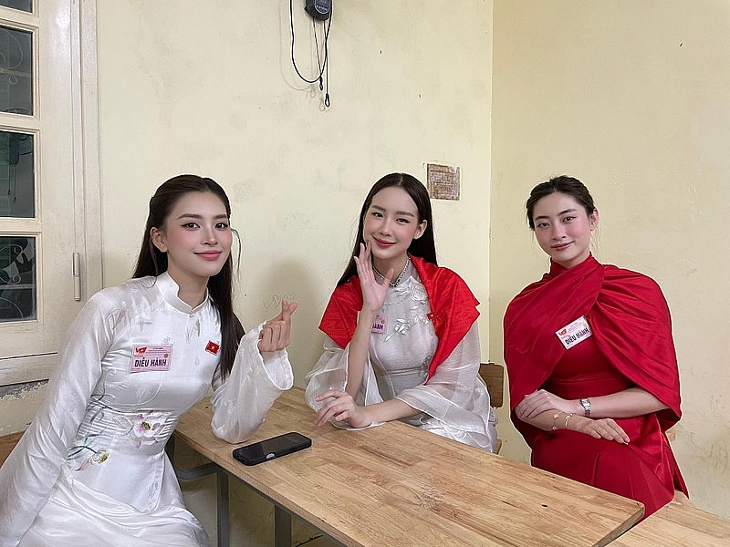 Dàn sao Việt rạng rỡ, dậy từ 1h sáng chuẩn bị Tổng duyệt diễu hành 2/9