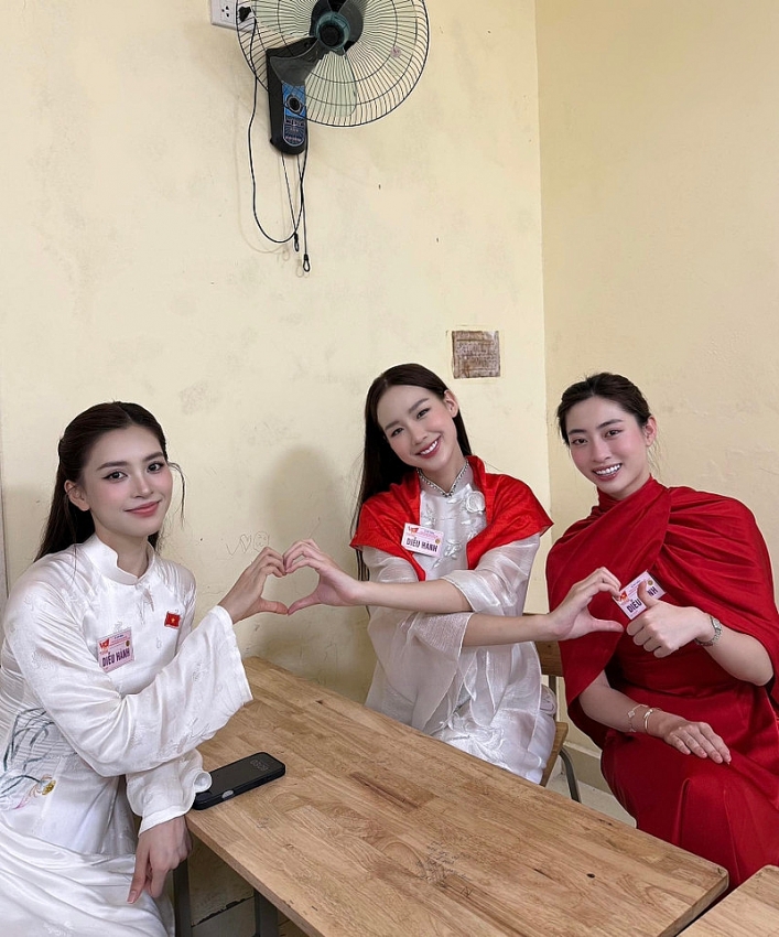 Dàn sao Việt rạng rỡ, dậy từ 1h sáng chuẩn bị Tổng duyệt diễu hành 2/9
